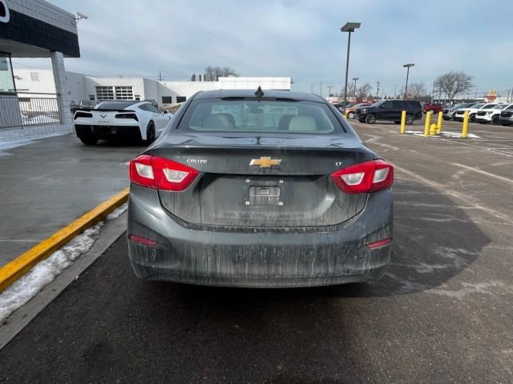 Used 2017 Chevrolet Cruze LT Car
