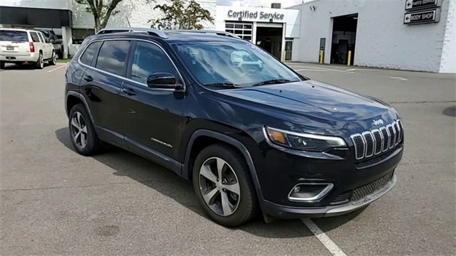 Used 2019 Jeep Cherokee Limited with VIN 1C4PJLDB3KD433638 for sale in Waterford, MI