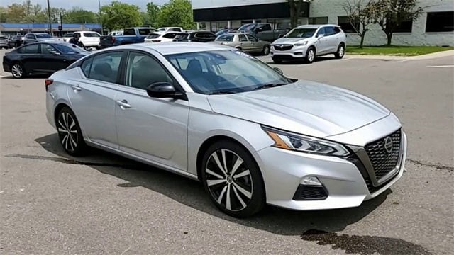 Used 2022 Nissan Altima SR with VIN 1N4BL4CV5NN348794 for sale in Waterford, MI