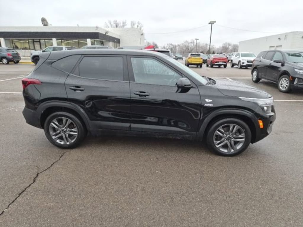 Used 2023 Kia Seltos LX SUV