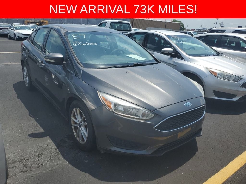 2017 Ford Focus Sedan SE's photo