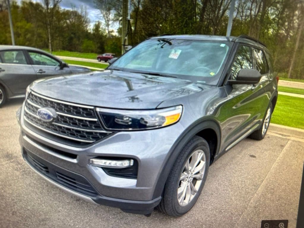2023 Ford Explorer XLT 4WD's photo