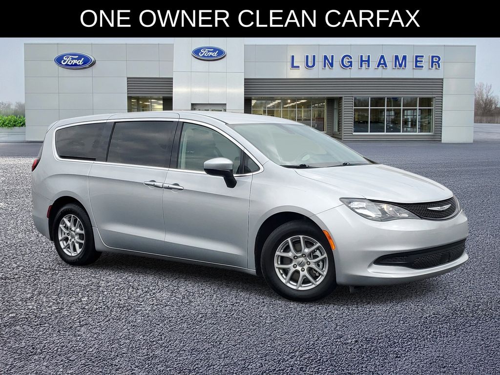 2022 Chrysler Voyager LX's photo