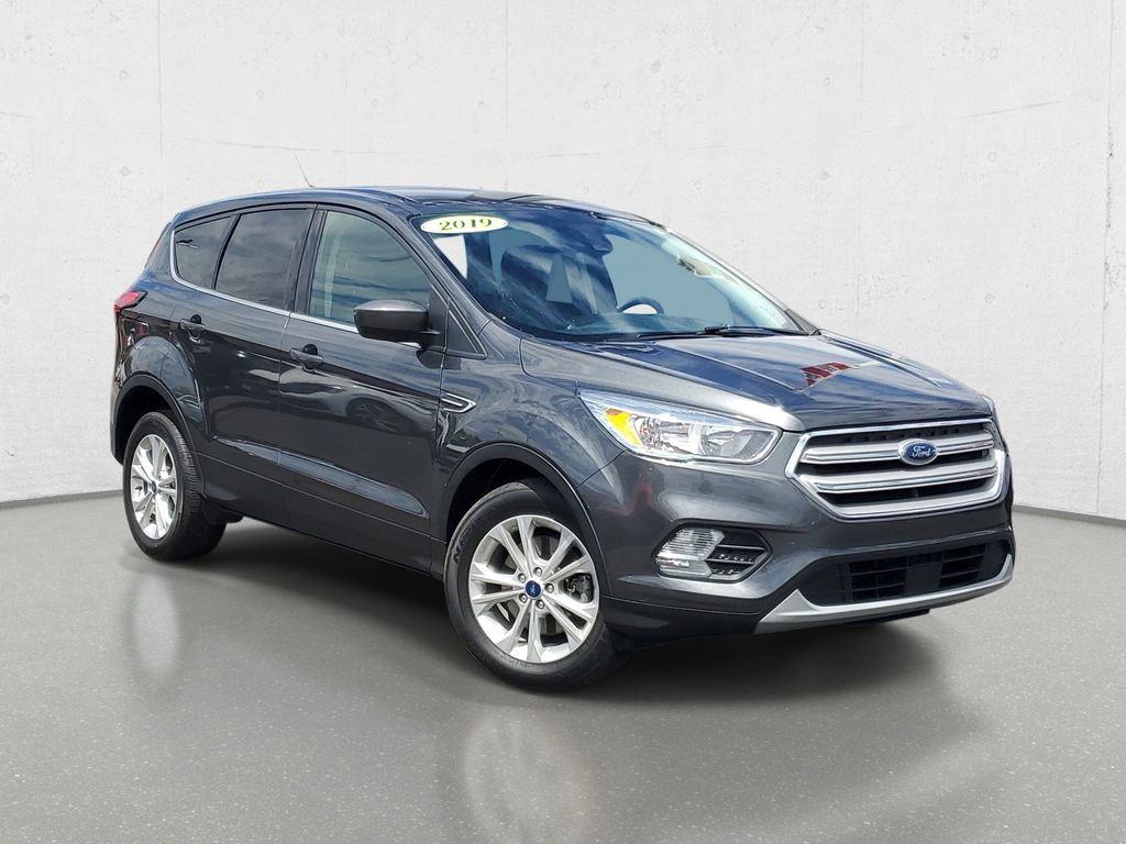 Used 2019 Ford Escape SE with VIN 1FMCU9GD2KUB55946 for sale in Owosso, MI