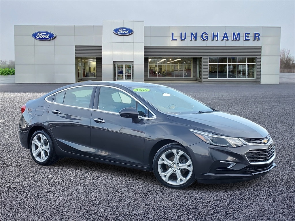 2017 Chevrolet Cruze Premier's photo