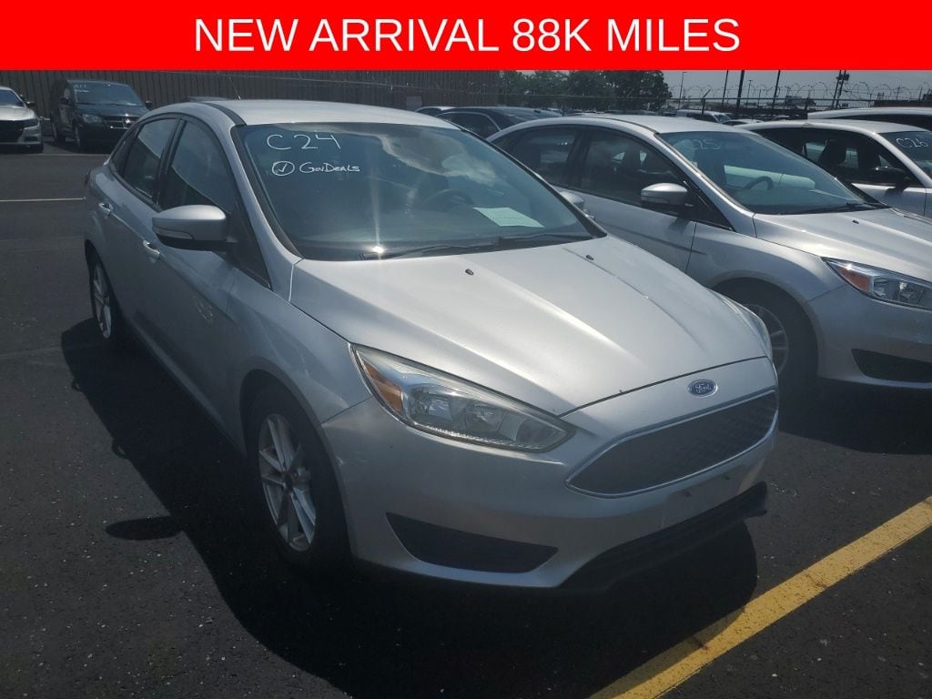 2016 Ford Focus Sedan SE's photo