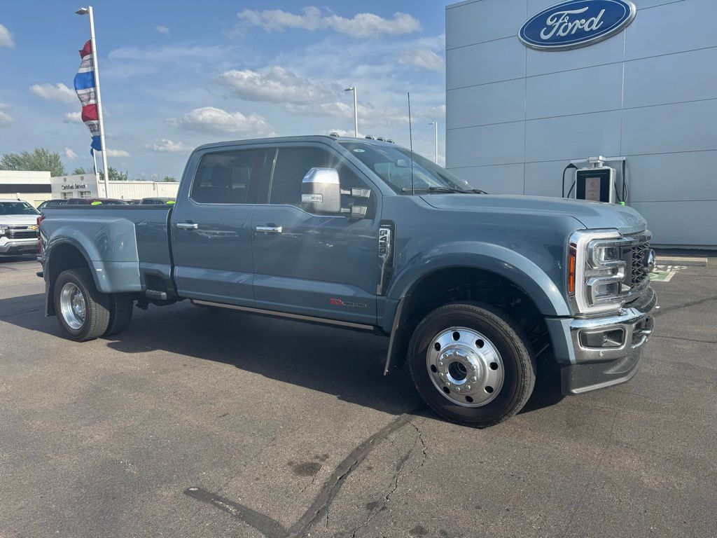 2023 Ford F-450 Lariat 4x4 Crew Cab 8' Box DRW's photo