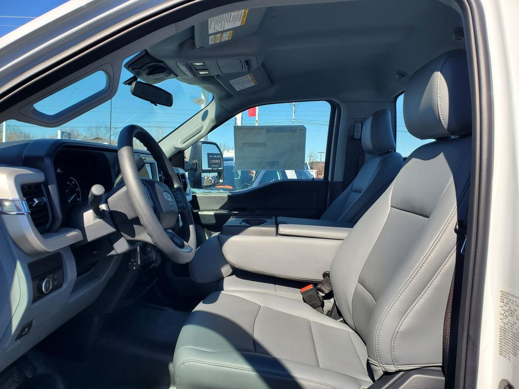 2026 Ford F-550 Super Duty Chassis Cab XL - Photo 8