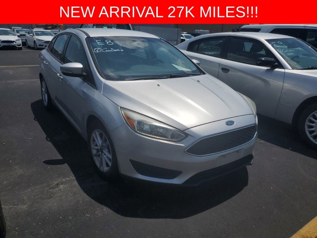 2016 Ford Focus Sedan SE's photo