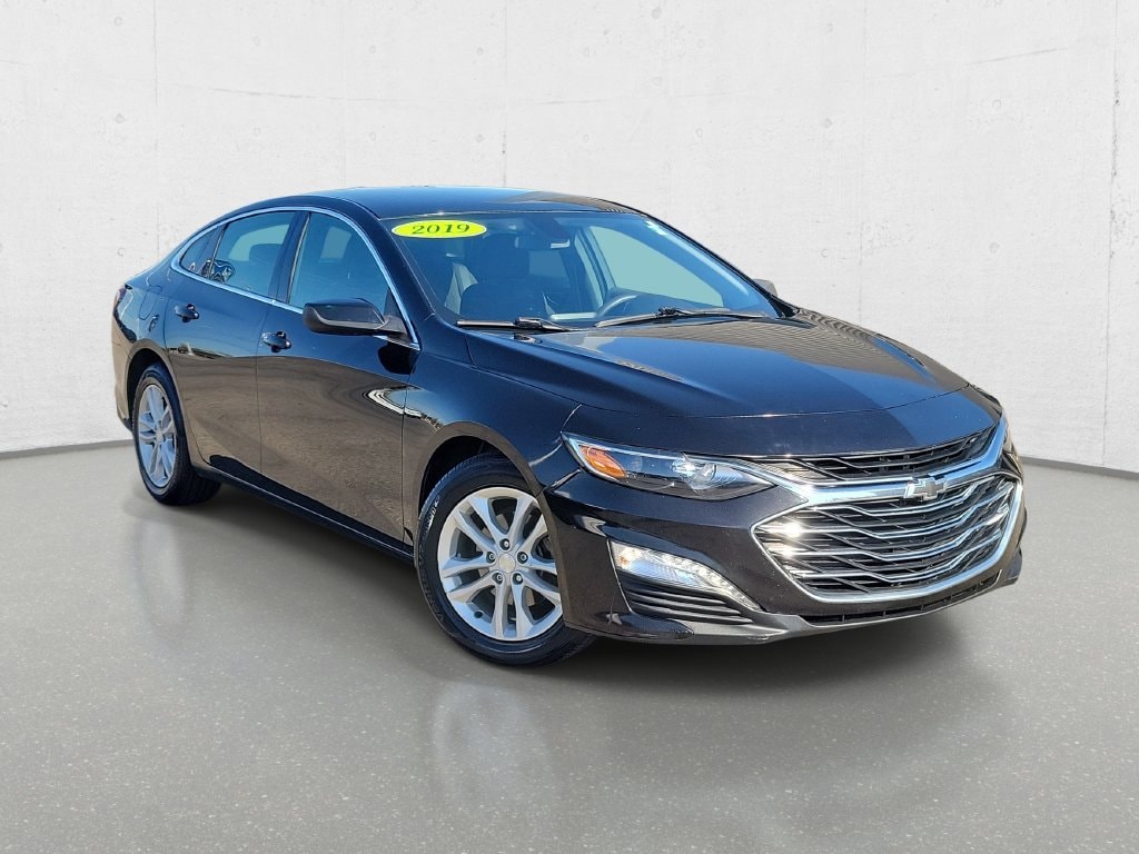 Used 2019 Chevrolet Malibu 1LT with VIN 1G1ZD5ST7KF186872 for sale in Owosso, MI