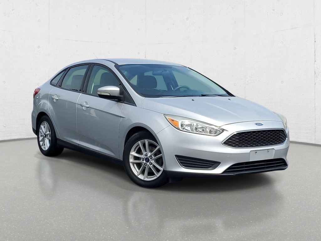 Used 2016 Ford Focus SE with VIN 1FADP3F2XGL332100 for sale in Owosso, MI