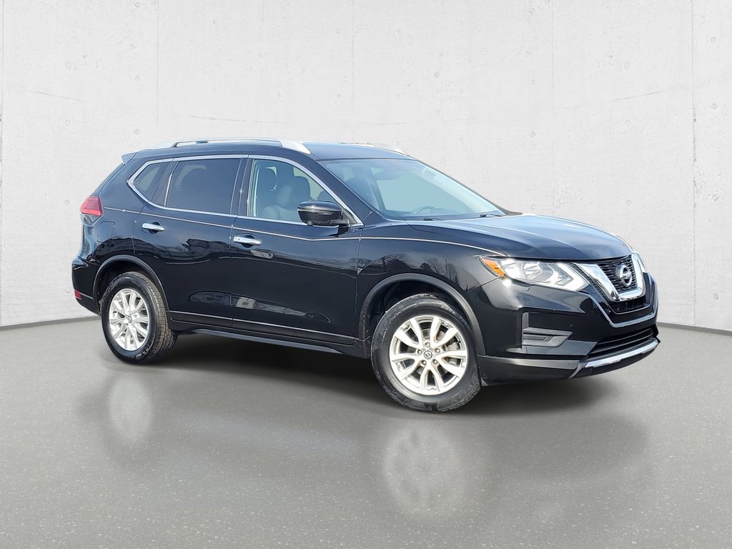 Used 2017 Nissan Rogue SV with VIN 5N1AT2MVXHC807550 for sale in Owosso, MI