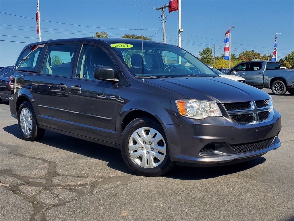 Used 2017 Dodge Grand Caravan SXT with VIN 2C4RDGBG8HR658861 for sale in Owosso, MI