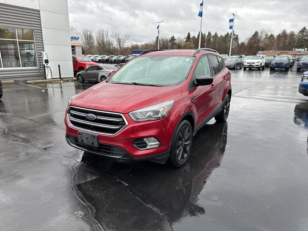 Used 2018 Ford Escape SE with VIN 1FMCU9GD7JUD43036 for sale in Owosso, MI