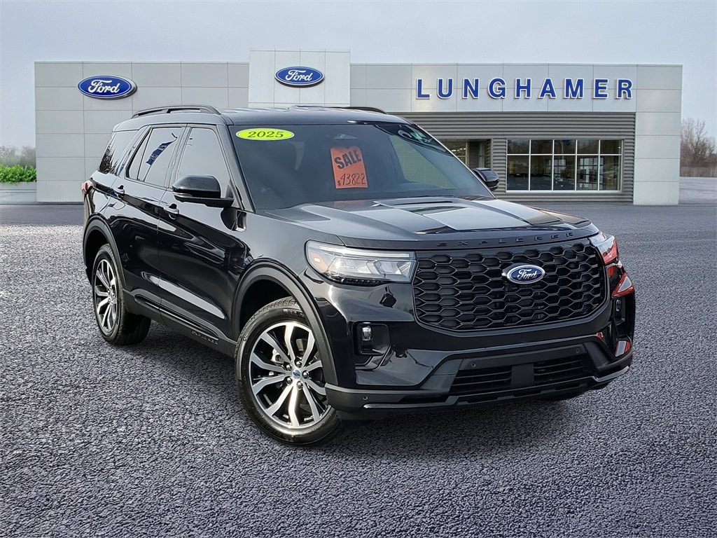 2025 Ford Explorer ST-LINE's photo