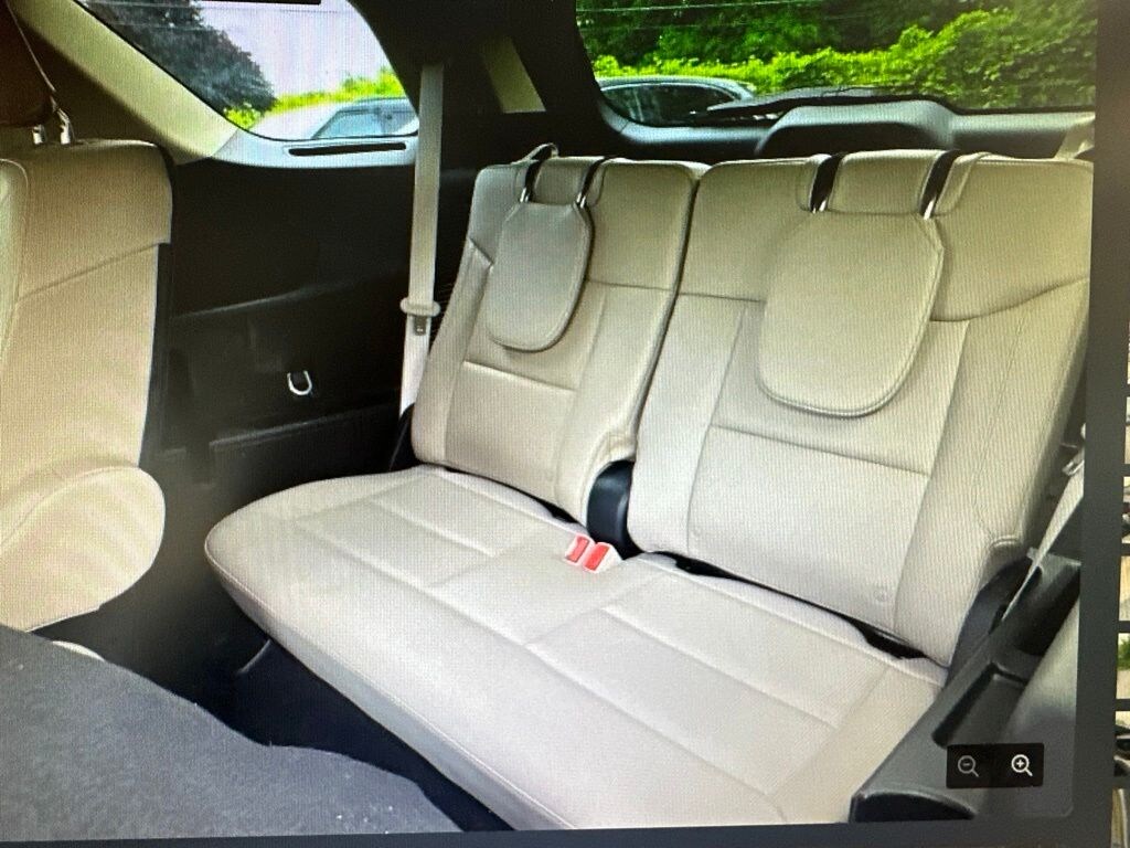Used 2024 Ford Explorer XLT SUV
