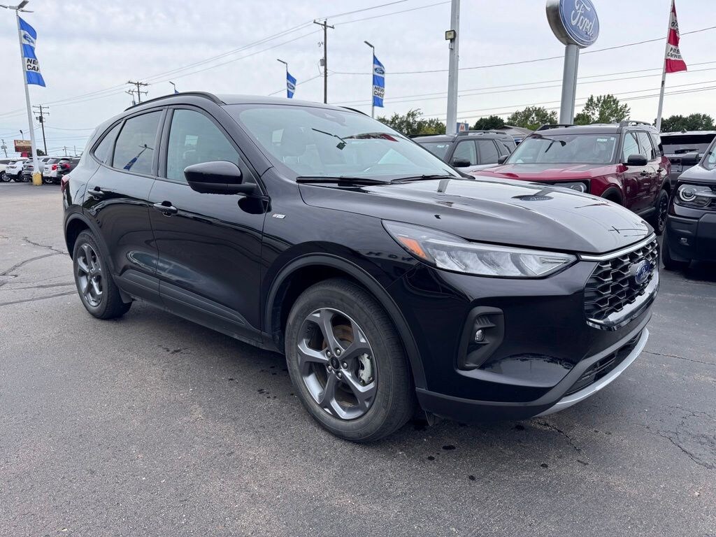 Used 2025 Ford Escape Hybrid ST-Line Select SUV
