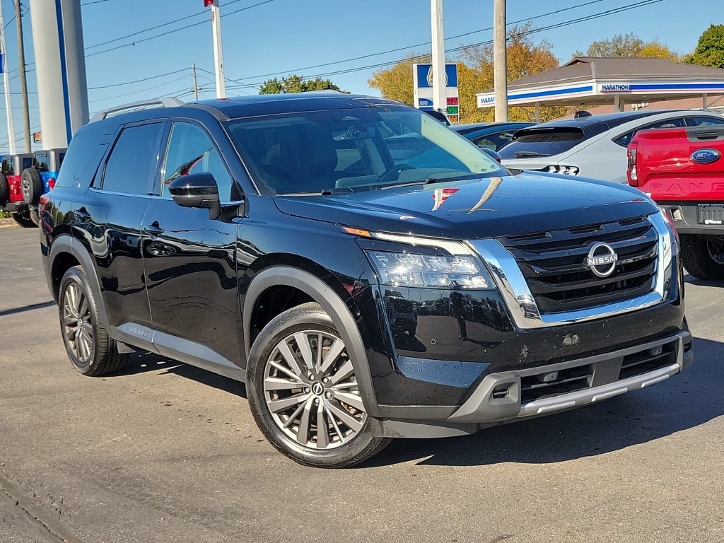 Used 2025 Nissan Pathfinder SL SUV