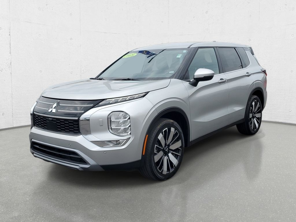 Used 2025 Mitsubishi Outlander SE SUV