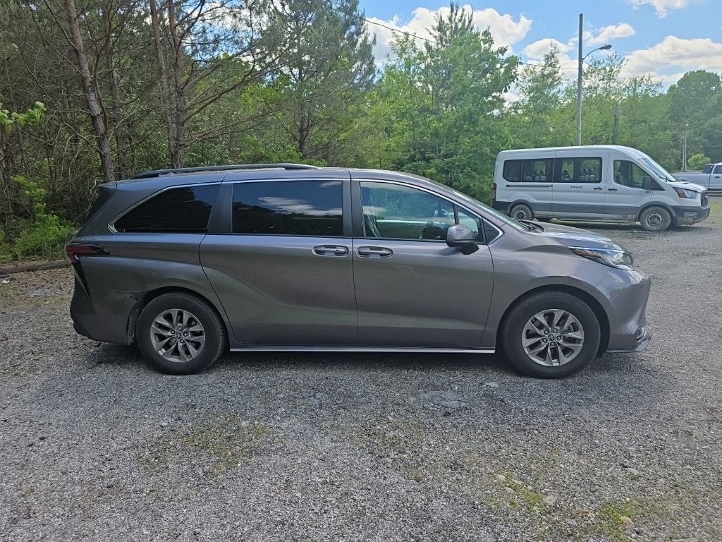 Used 2022 Toyota Sienna LE Minivan/Van