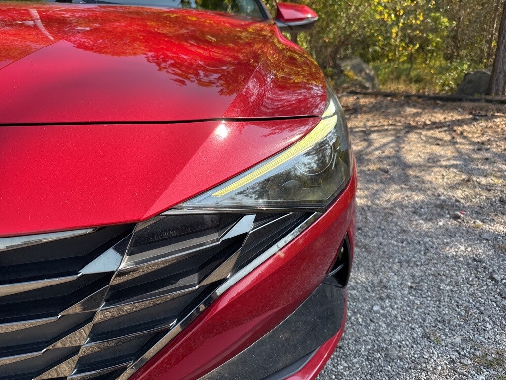 2022 Hyundai Elantra SEL photo 3