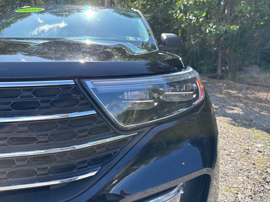 2023 Ford Explorer XLT photo 2