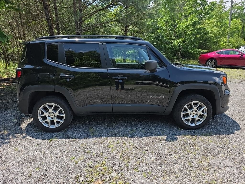 Used 2022 Jeep Renegade Latitude SUV