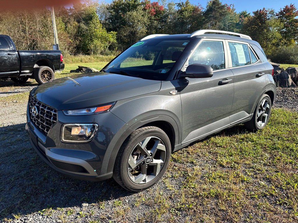 Used 2025 Hyundai Venue SEL SUV