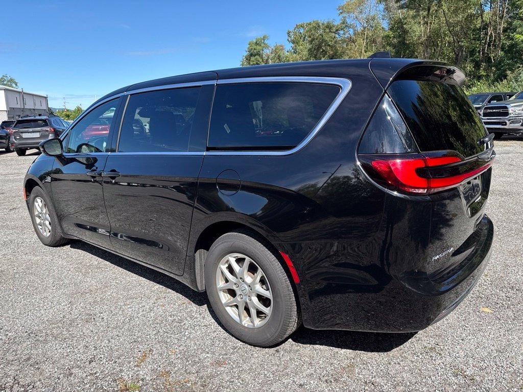 Used 2025 Chrysler Pacifica Select Minivan/Van