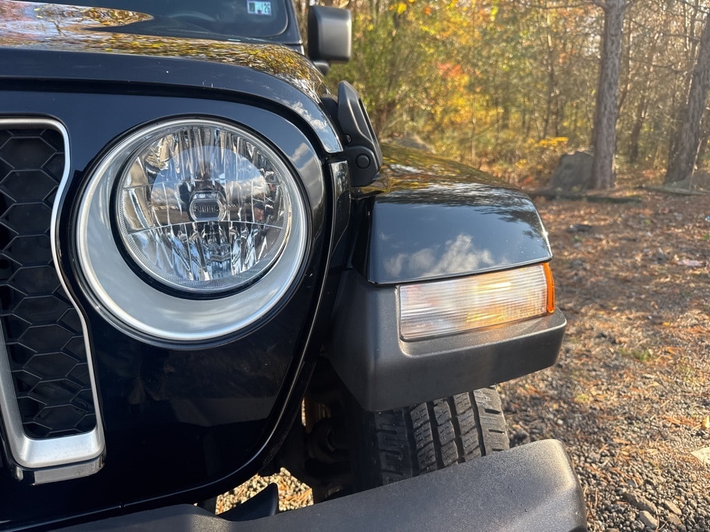 Used 2023 Jeep Gladiator Overland Truck