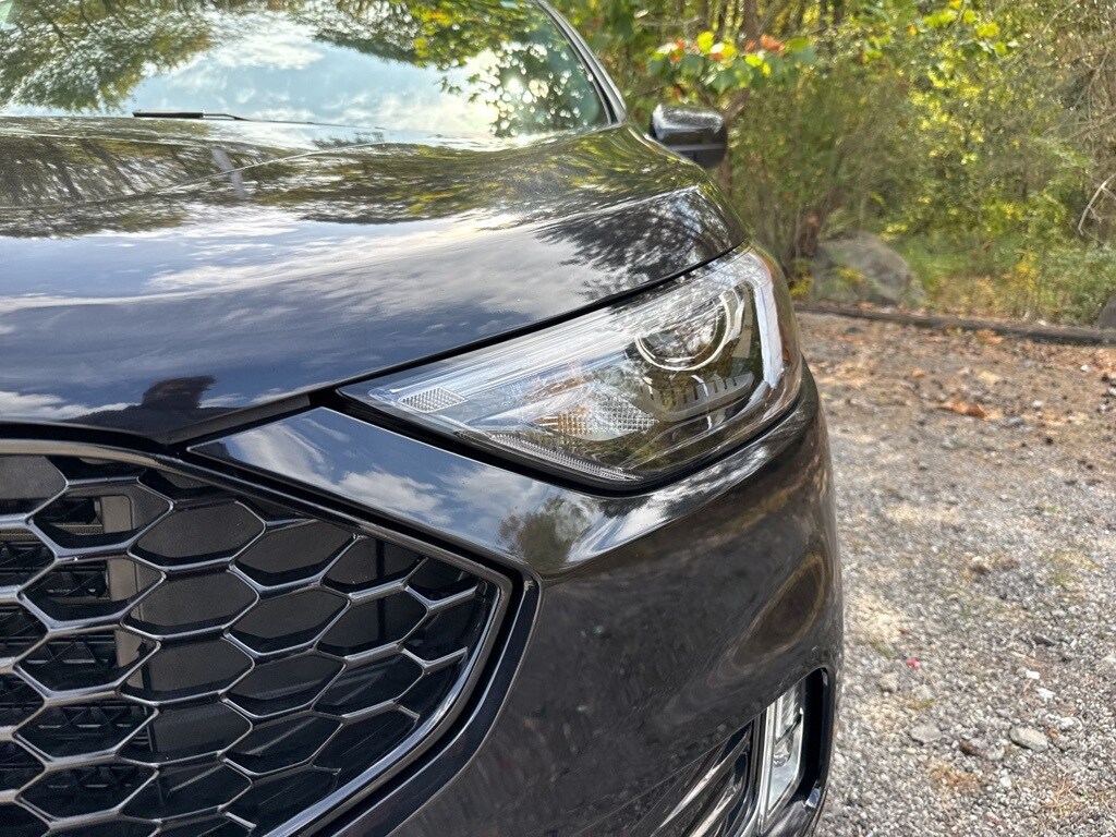 2022 Ford Edge ST photo 3
