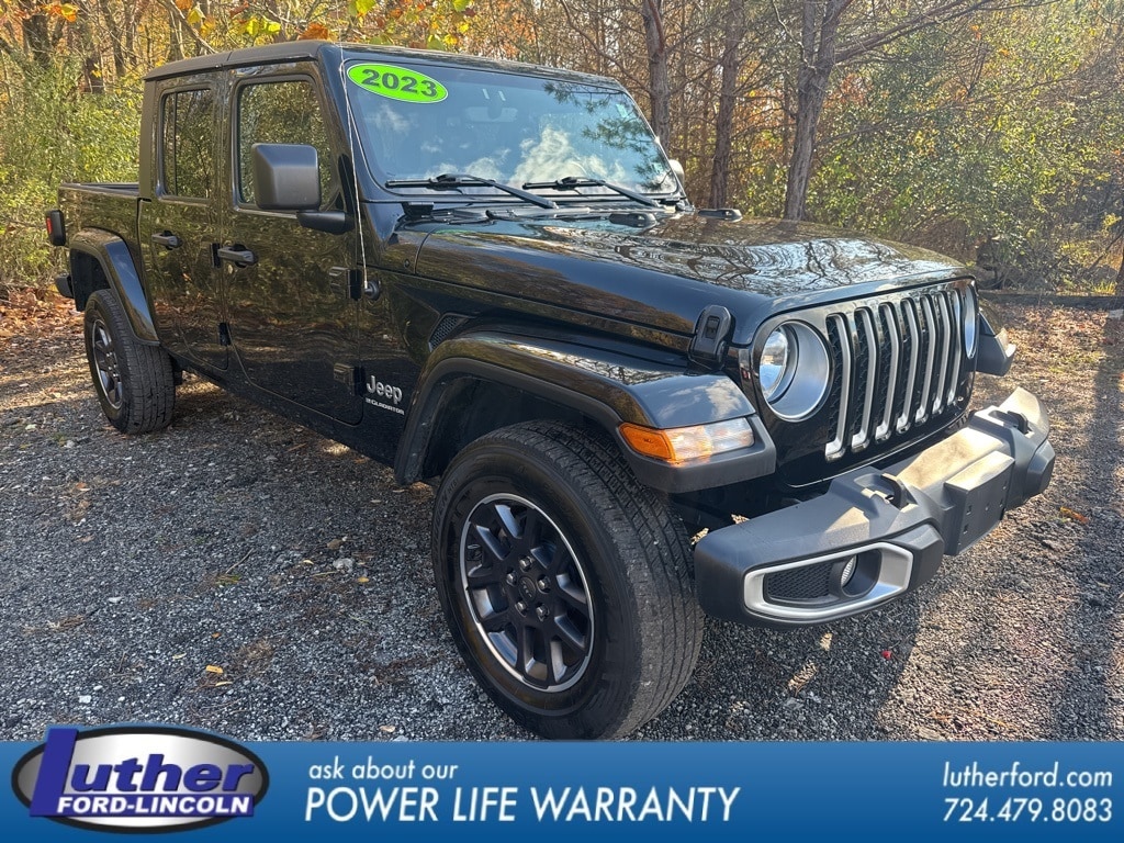 Used 2023 Jeep Gladiator Overland Truck