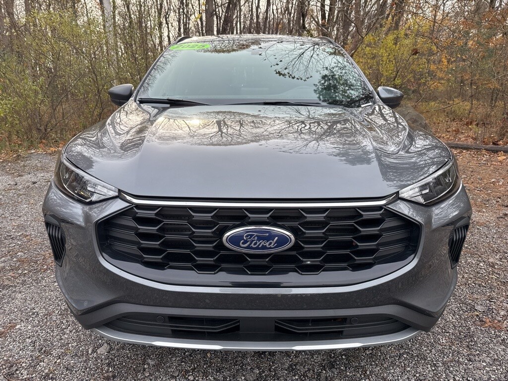 2025 Ford Escape ST-Line photo 2