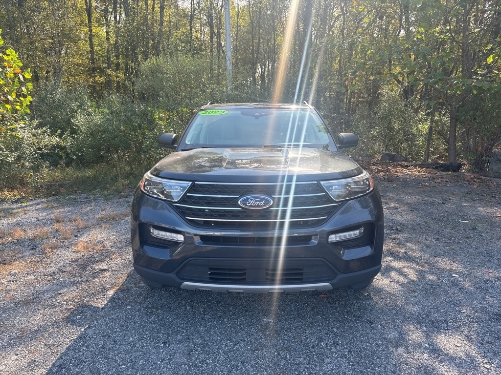 2023 Ford Explorer XLT photo 2