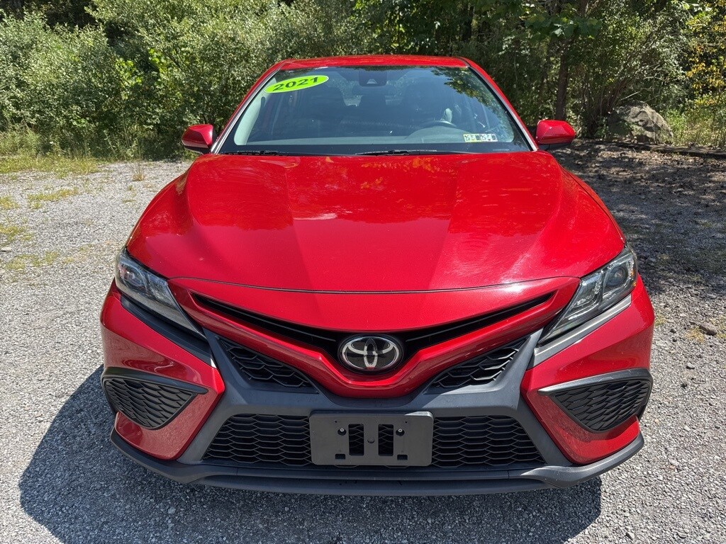 2021 Toyota Camry SE photo 2