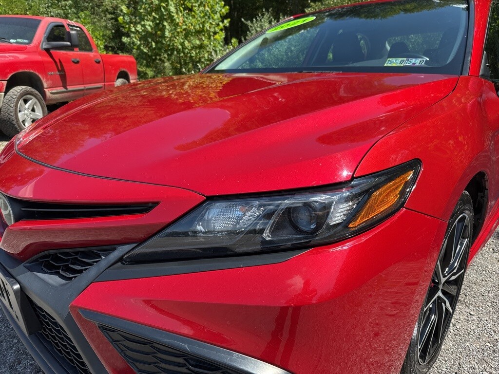 2021 Toyota Camry SE photo 3