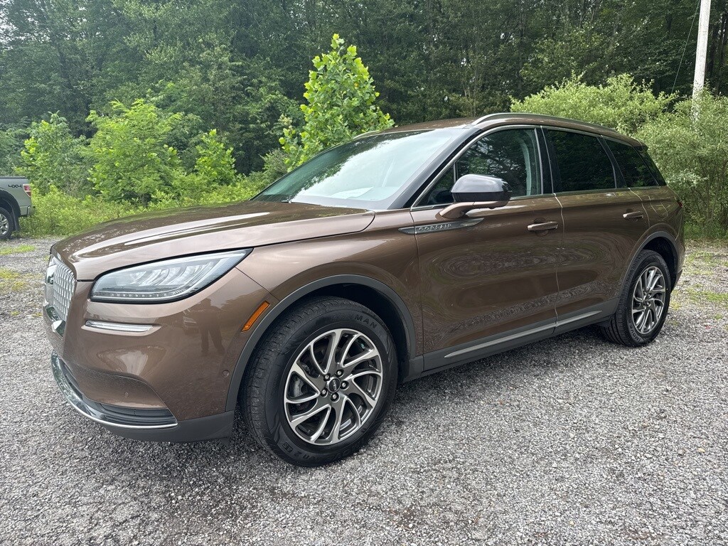 2022 Lincoln Corsair Standard photo 4