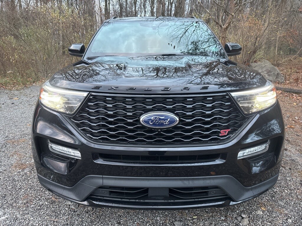 2022 Ford Explorer ST photo 2
