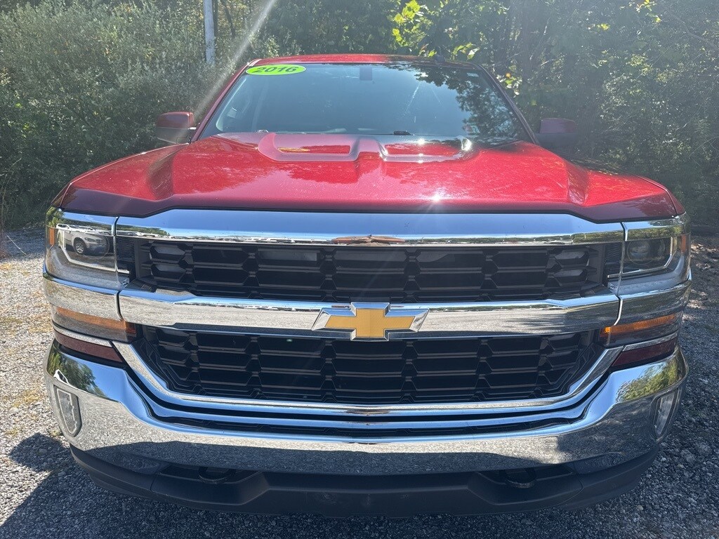 2016 Chevrolet Silverado 1500 LT photo 2