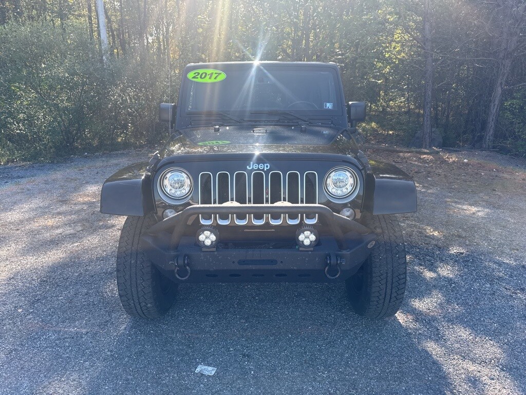 2017 Jeep Wrangler Unlimited Sahara photo 2