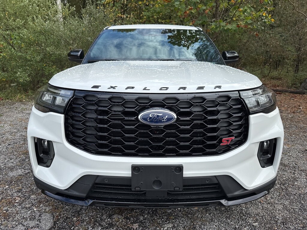 2025 Ford Explorer ST photo 2