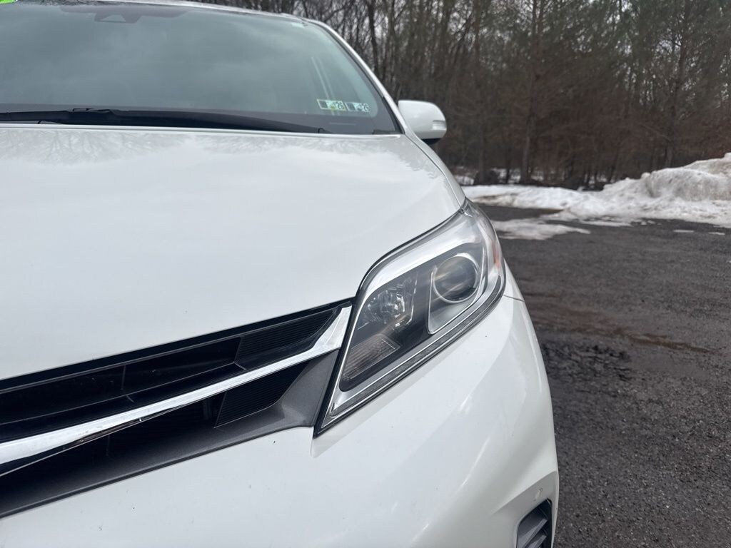 Used 2019 Toyota Sienna Limited Minivan/Van