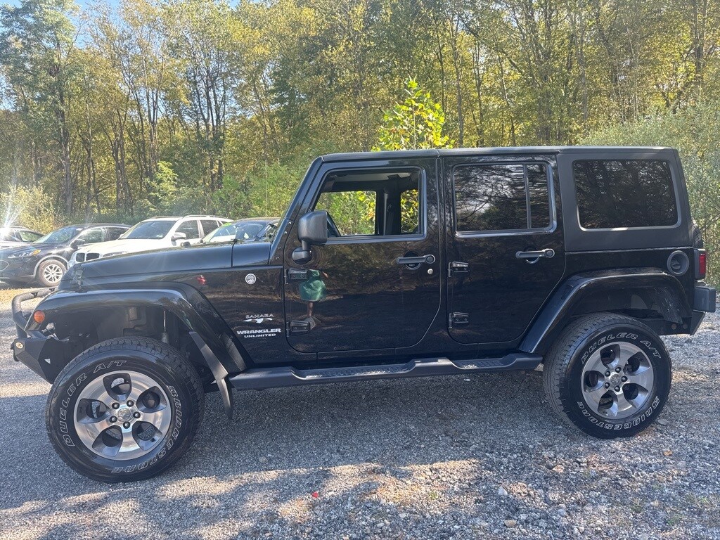 2017 Jeep Wrangler Unlimited Sahara photo 3