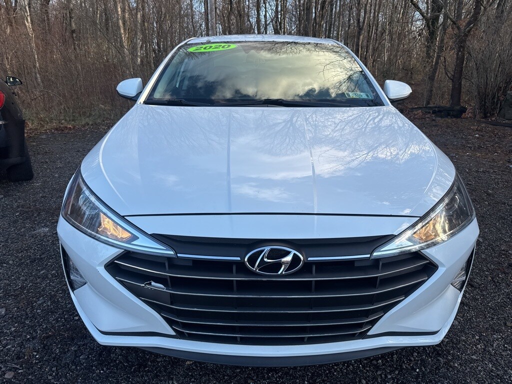 2020 Hyundai Elantra SEL photo 2