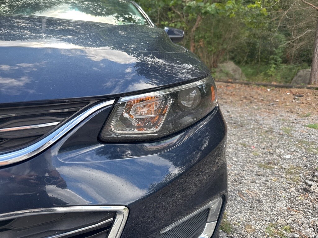 2017 Chevrolet Malibu 1LT photo 3