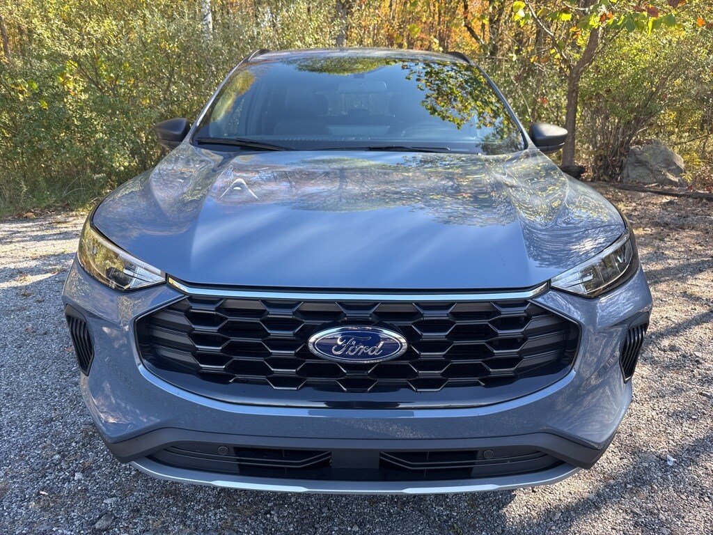 2026 Ford Escape ST-Line photo 2