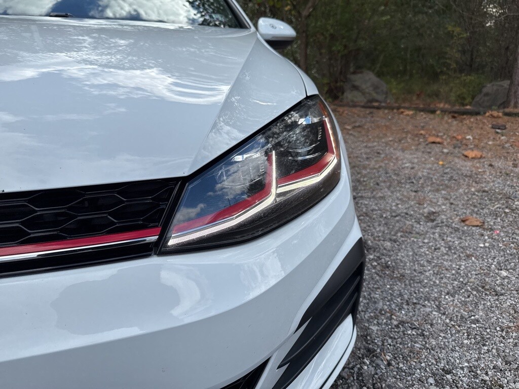 2019 Volkswagen Golf GTI SE photo 2