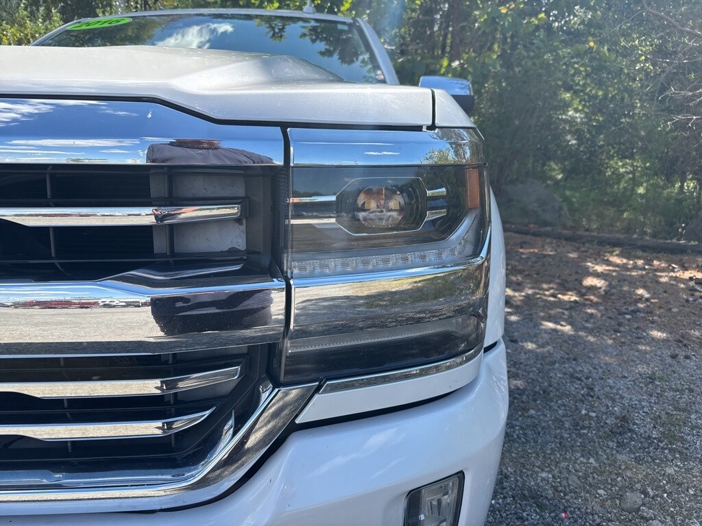 2016 Chevrolet Silverado 1500 High Country photo 3
