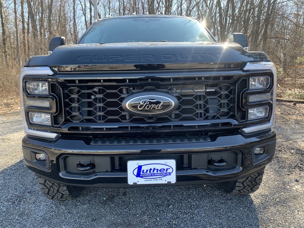 2025 Ford F-350 photo 2