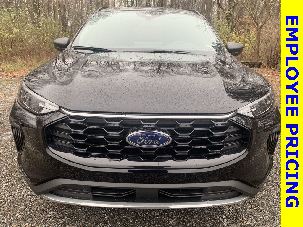 2025 Ford Escape ST-Line photo 2